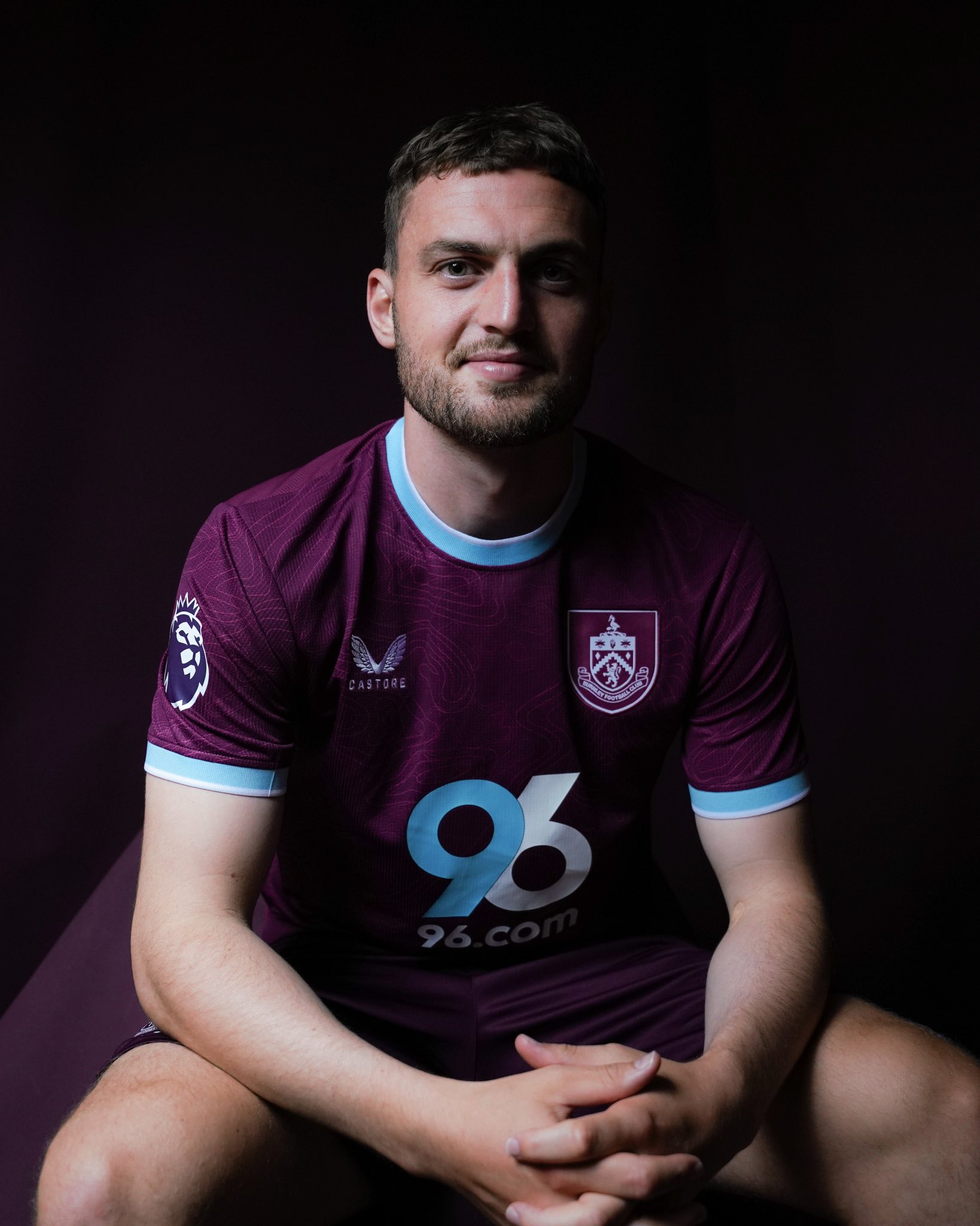 188体育在线-官方：斯图加特边锋拉尔森离队重返伯恩利，签约4年