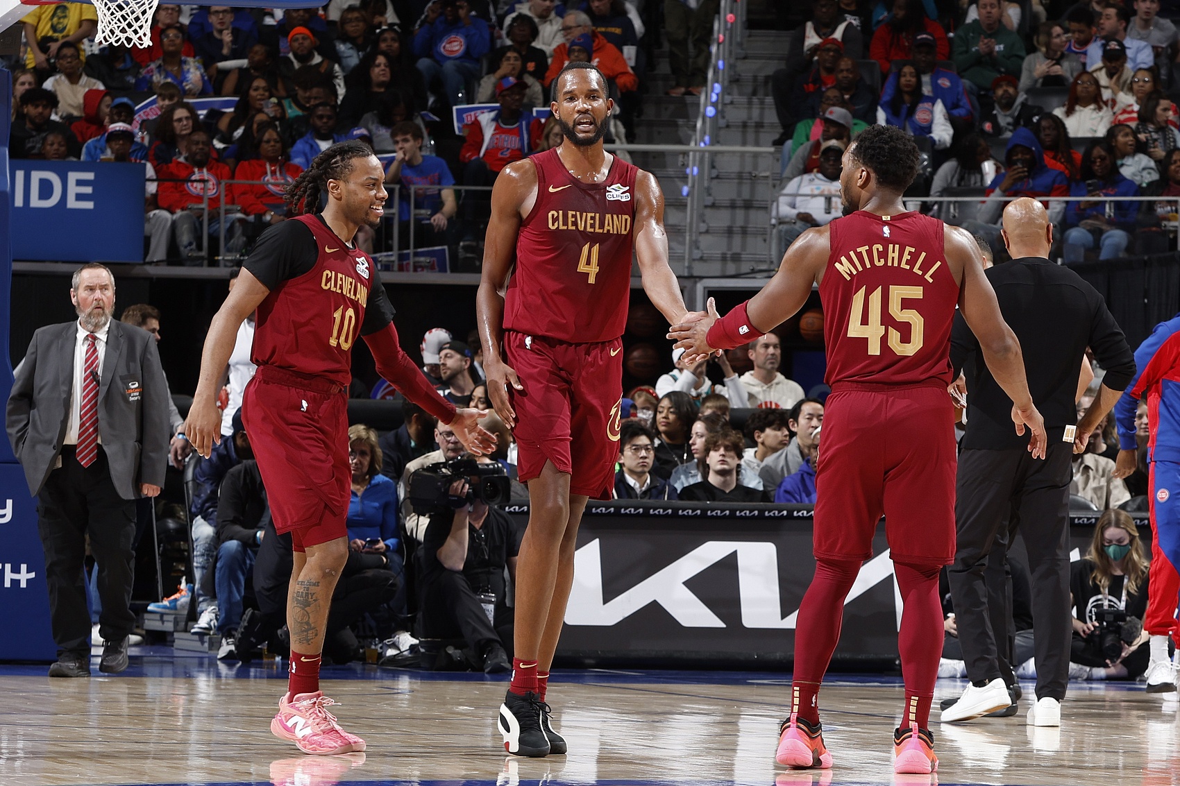 188体育投注-NBA高管：若骑士明年还打不进总决赛 就应该彻底重组阵容